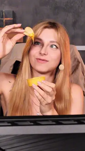 Manchmal muss man die Leute eben zu ihrem Pommes-Glück überzeugen. Mit Käse-Soße. 🧀🍟🌝