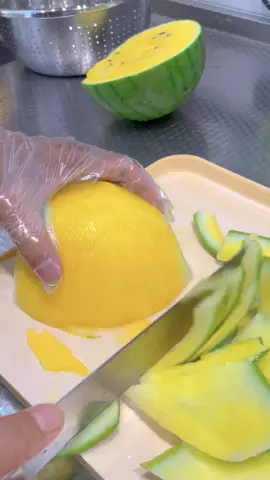 🔗In Bio！Satisfying Yellow Watermelon Peeling🍉#watermelon#HowTo#fruitcutting#ASMR#FruitHacks#FruitLovers#SuperFruit#Healthyliving#FoodPorn#SummerFruit#Fyp#Viral #Tiktokfood #fruit#usatiktok🇺🇸#usalife#usa