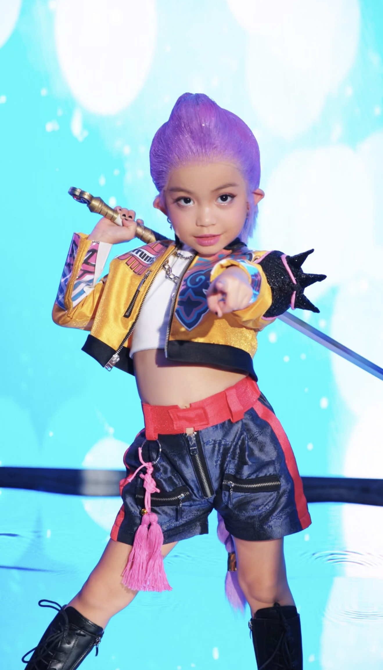 THIS. IS. HOW IT’S DONE. 🔥 #KPopDemonHunters Video & Make-up: @Hajie Alejandro  Assisted by: @Arjohnconge  Video Assistant: @Raven Rafael  Hair Styling: @Petra Hispano  Styled by: @Mac  Light Assistant: Jonathan Iglesia  Gaffer: @Friz Baradan  Studio: Onze Studio