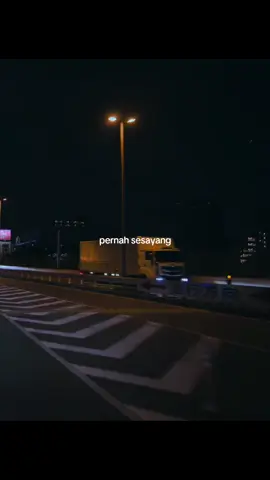 sakit banget ya?  #xyzcba #lyrics #fouryou 