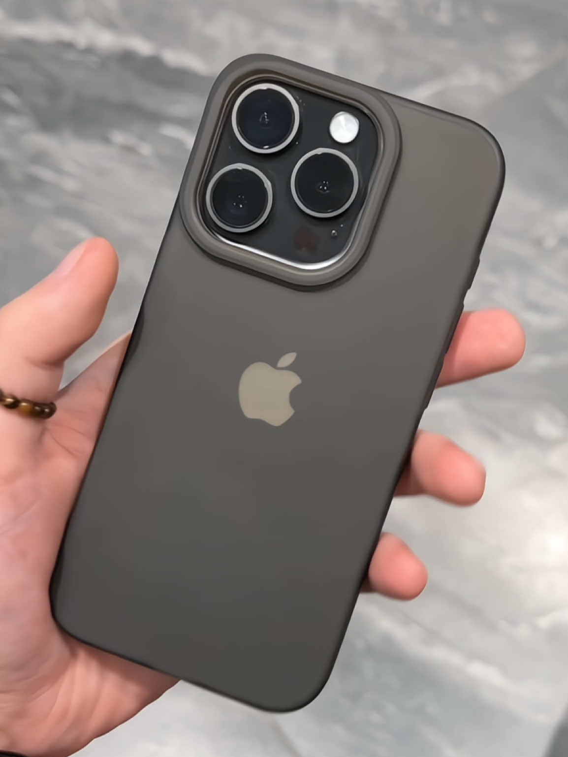 Ốp chống sốc đẻo nhám mờ không bám vân tay dùng thích lắm nha #infinitycase #oplungiphone #oplungdienthoai #oplungchongsoc #oplungdep #oplungnham 