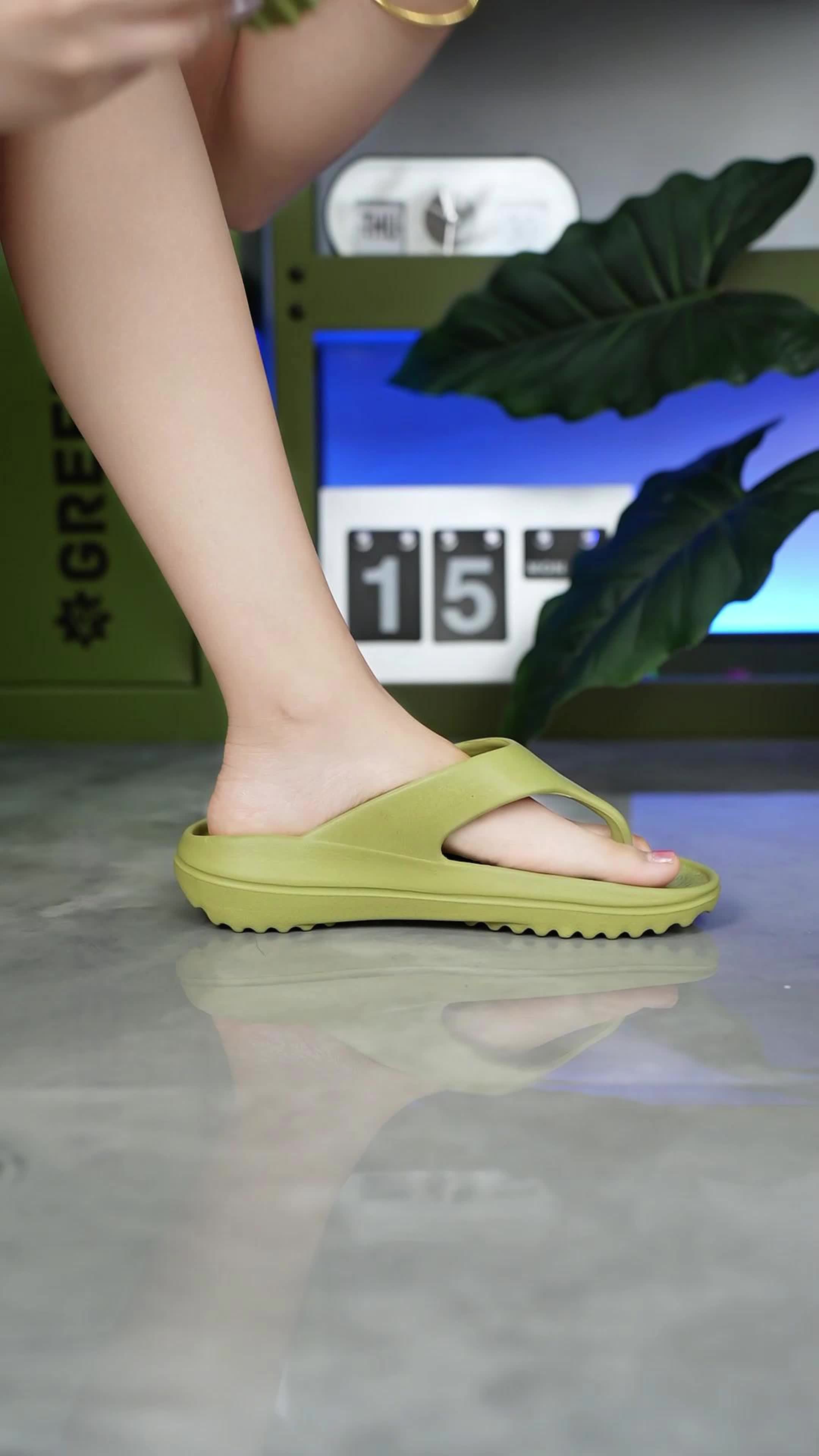 Easyfit Flip Flops Unisex - 3cm Cloud-Light EVA Grip Slippers for Men & Women Casual Tsinelas 36-45
#EASYFIT #FlipFlops #GripSlippers #Tsinelas #BeachSandals #SlippersforMen #SlippersforWomen #Sandals #GirlsSlippers #SlidesSandals #BeachTsinelas #4.5cmPlatformSlides #ComfortLightweight 