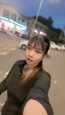 Keluar bentar nyari pisang 🍌#fyppppppppppppppppppppppp #koreaselatan🇰🇷 