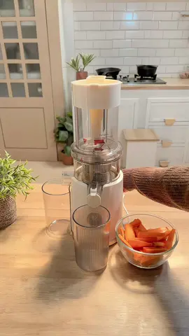 Nemu slow juicer dengan harga affordable 🫶🏻🥹 tapi kualitasnya udah kayak slow juicer 2 juta ke atas 😍, bodynya kokoh✅ampasnya kering pol✅ desainnya super aesthetic✅suara mesinnya halus✅  best buy banget sih ini #slowjuicerhanriver #hanriver 