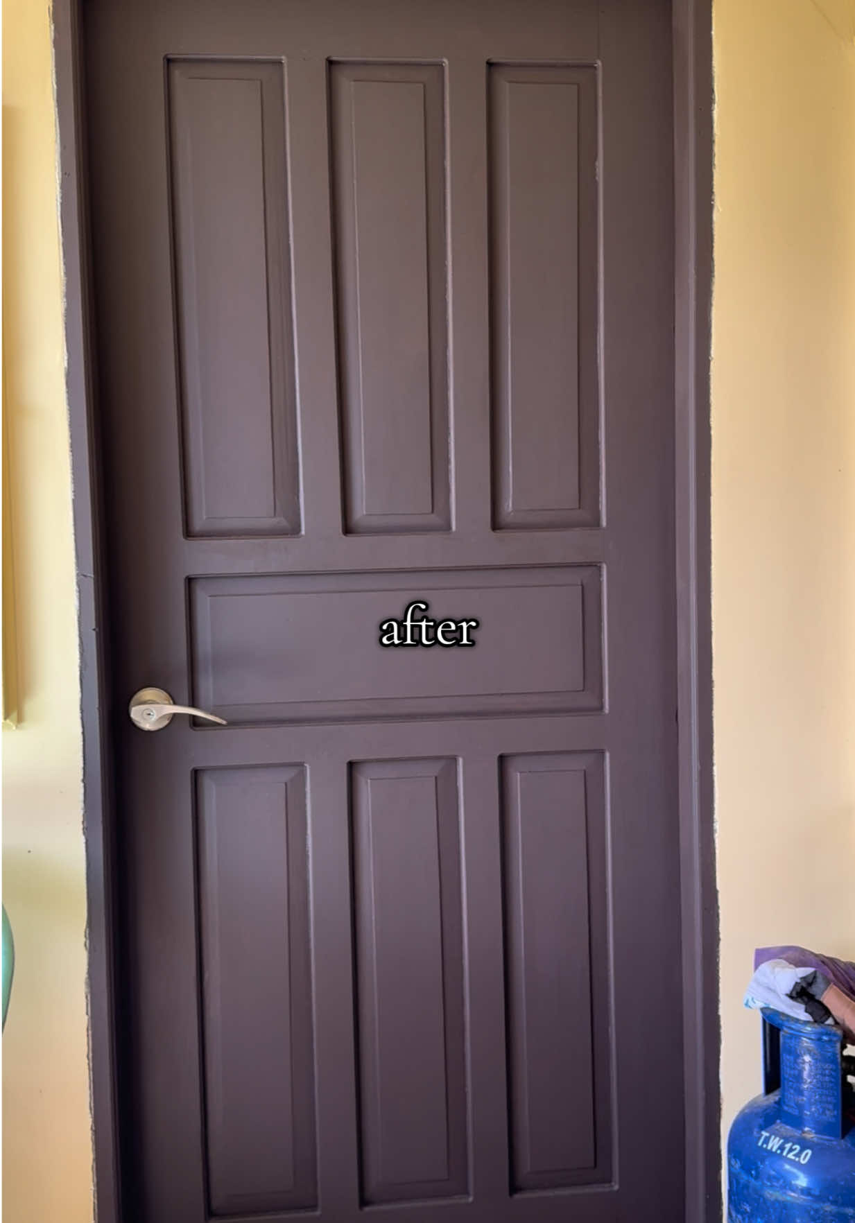 grabe yung transition ng Door namin. #doorpaint #doormakeover #doorrenovation #doorpaint #paint #indoorpaint #antirustpaint #woodpaint #concretepaint 