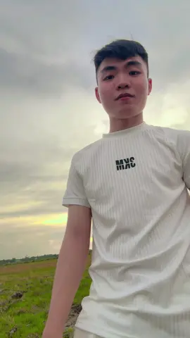 Cầm nhẵn cưới trên tay #xuhuong 