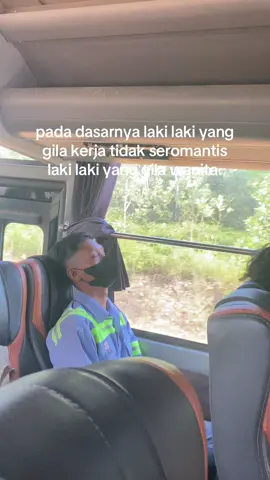 laki-laki tidak bercerita,tapi di buss tidurnya nyenyak📸 #holingbatubara #storykuli #fyp #tambangbatubara 