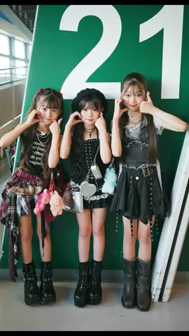 関西コレクションでめっちゃ可愛い3人組に声かけたら最初怖がられました...🤣おっちょこれーと1万人おめでとう！年内3万人目指してこれからも頑張ってね✨　 @おっちょこれーと @ゆこ🐣🎀 @ゆは🦄🫧ྀི @せあん🍭🎀   #ストリートスナップ #おっちょこれーと #関西コレクション #大阪