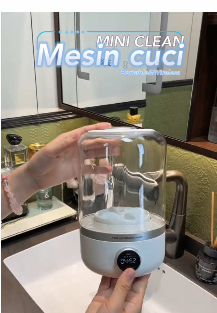Pakaian dalam selalu bersih, cukup tekan 1 tombol! #MiniWashingCup #CuciPakaian #LifeHacks #LaundryTips #RumahBersih #TeknologiRumah #GadgetCanggih #IdeKreatif #LaundryHack #AlatRumah