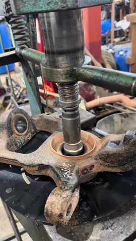 Como substituir rolamento dianteiro Ford ranger#mecânica 