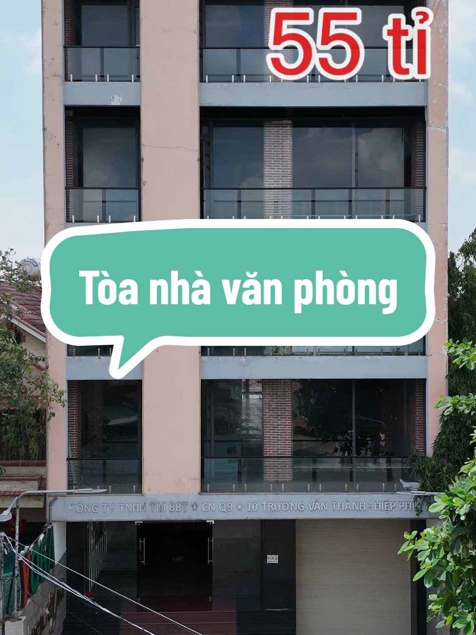 Toà nhà văn phòng mặt tiền Trương Văn Thành, Phường Hiệp Phú, TP. Thủ Đức 🔹 Diện tích đất: 354,3m² (10m × 34m) 🔹 Kết cấu: 1 hầm + 6 lầu 🔹 Tổng diện tích sàn sử dụng: 1.616,4m² 🔹 Hiện trạng: Tòa nhà mới – đã hoàn thiện chuẩn văn phòng, có thang máy, hệ thống điện lạnh, PCCC đầy đủ. 🔹Cách Vincom q9 chỉ 500m #toanhavanphong  #nhamattien  #bdsgiare  #bdsdongtien  #bdsdautu 