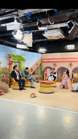 خواتین سے گُزارش ہے برائے مہربانی سوشل میڈیا کا استعمال اَچھے طَریقے سے کریں۔