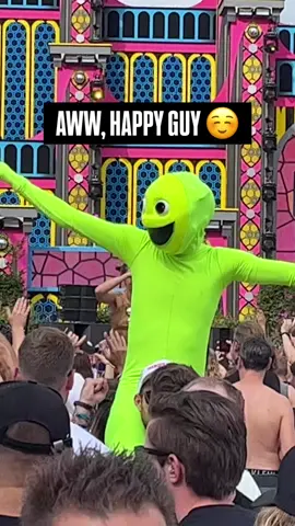 Possessed by demons 😂 #hardstyle #rawstyle #uptempo #decibeloutdoor #festivalmemes #morphsuit #cursed #zelecter 