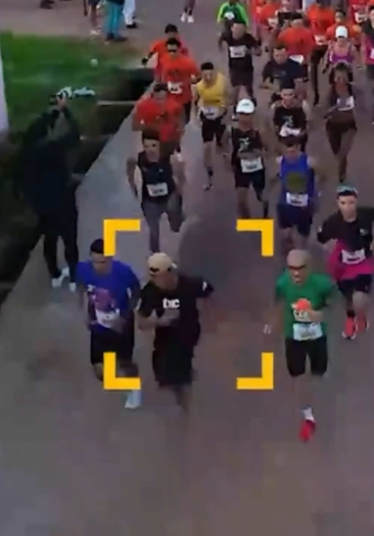 צעיר מברזיל נכנס שיכור עם כפכפים למירוץ 8 קילומטר - וזכה במקום השלישי. #חדשות12 #n12 #ברזיל #מירוץ