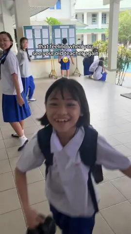 the way her whole face lit up 🥹 these are my favorite moments! #teacher #teachersoftiktok #chiangmai #thailand #fyp 