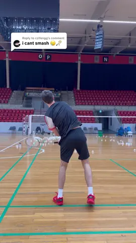 Replying to @czifengg #badminton #badmintonplayer #badmintonlovers #badmintontiktok #badmintontraining #badmintontutorial #badmintonsmash 