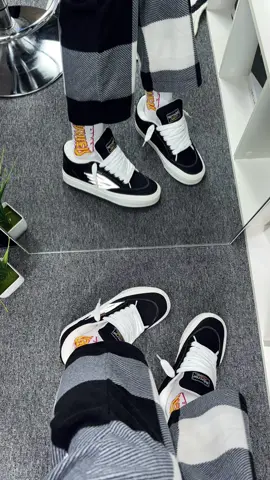 Blucrat Reflective emang sekeren itu🔥🔥#sepatusneakers #sepatugemuk #sepatunyala 