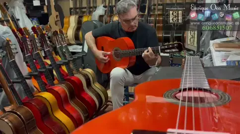 3000 euros Guitarra artesanal de Javier Castaño modelo Tablao Tapa de Pino Abeto Alemán.  Aros y fondo de CIPRÉS. Clavijero tradicional.  Funda y golpeador. Barnizado de Nitrocelulosa MEDIDAS Y ESPECIFICACCIONES Puente 58 mm desde la cuerda 6ª a la prima. Altura en el traste 12  de 2,5 mm; altura en el puente de 8 mm. Tiro 655 mm #flamenco #guitar #musica #EnriqueOcaMusic 