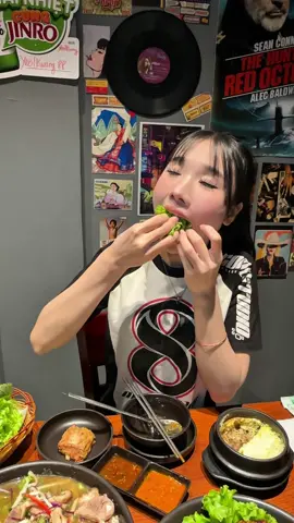 Mukbang chân giò hầm Hàn Quốc phần cho 10 người. @YeolkwangHCM #behien #mukbang #changioham 