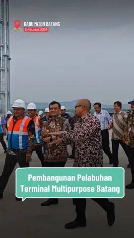 Gubernur Jawa Tengah,  @Ahmad Luthfi meninjau proses pembangunan Terminal Multipurpose di Kawasan Industri Terpadu Batang atau KITB, Jumat (8/8). Pelabuhan ini akan menjadi fasilitas pendukung aktivitas dan efisiensi biaya bongkar muat di Kawasan Industri Terpadu Batang. Khususnya untuk pengangkutan barang curah seperti pasir silika dan clay, tanpa harus melalui Pelabuhan Tanjung Emas. #jawatengah #gubernurjateng #ahmadluthfi #wagubjateng #tajyasin #HumasJateng #ngopeninglakoni #KITB #batang #pelabuhan 