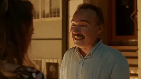 Aile Arasında  #ailearasında #ailearasındafilmi #fıratatan #solmazkarakteri #demetevgar #enginaykanat #yerliyorum #yerlikomedi #beniimsafkızı #güldürengelinlik #damatgelinbuluşması #filmtavsiyesi #komedifilmi #türksineması #izlemeyenişiddetleöner 