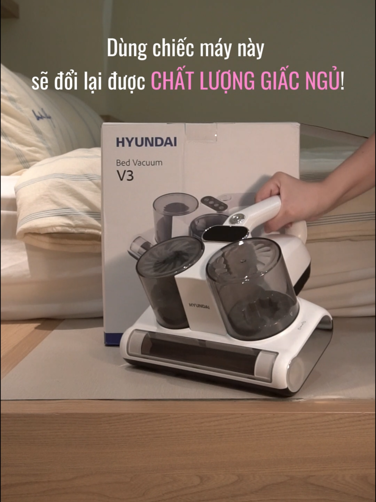 Đầu tư máy hút bụi giường nệm không dây Hyundai V3 ngay, cho bề mặt chăn drap sạch bụi. Lực hút lên đến 14.000kPa với 2 cấp độ hút #mayhutbui #mayhutbuikhongday #hyundai #diengiadung #muataitiktok 