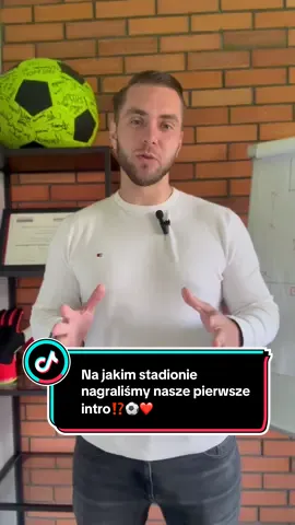 Na jakim stadionie nagraliśmy nasze pierwsze intro⁉️⚽️❤️ #footballmat #ballcontrol #pilkadlawszystkich #dribble #training #soccertiktok #comapnystory #startup #laczynaspilka 