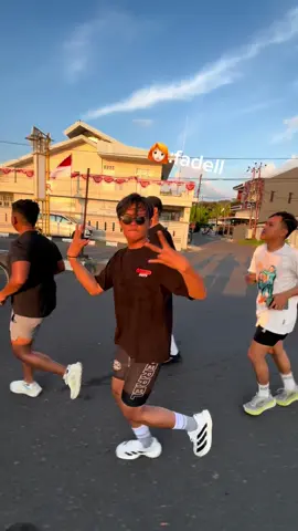 #ceritalarihariini |running on cotton W magerun 🤘🏻🔥🔥🔥 #fyp #Running #pelarikonten 