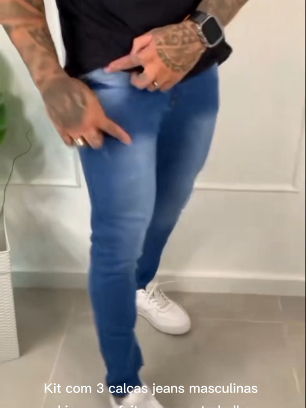 Kit 3 Calças Jeans Skinny com costura reforçada! 👖 🔥 Aproveite o preço especial e garanta já o seu!  👉 Link nos comentários 👇  #ShopeeAfiliada #KitDeCalças #ModaMasculina #CompreJá