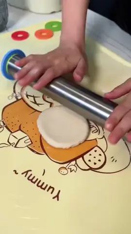 🍪 Bake like a pro with precision! 👩‍🍳👨‍🍳 Our Stainless Steel Adjustable Rolling Pin makes baking easier, cleaner, and more consistent! ✅ Non-stick surface for smooth rolling ✅ Comes with adjustable rings for perfect dough thickness ✅ Ideal for cookies, pizza, pasta, and more ✅ Easy to clean and built to last! Whether you’re a beginner or a baking boss, this is your new kitchen essential! 🧁🥖 🛒 Shop now at Prime Deal Finds PH on Shopee! 📲 Click the link in bio and roll into baking bliss today! #cctovideo #PrimeDealFindsPH #RollingPinPH #BakingEssentialsPH #AdjustableRollingPin #KitchenToolsPH #BakingWithLove #ShopeeFindsPH #DoughMaster #NonStickRollingPin #ShopeePH #AffordableKitchenTools