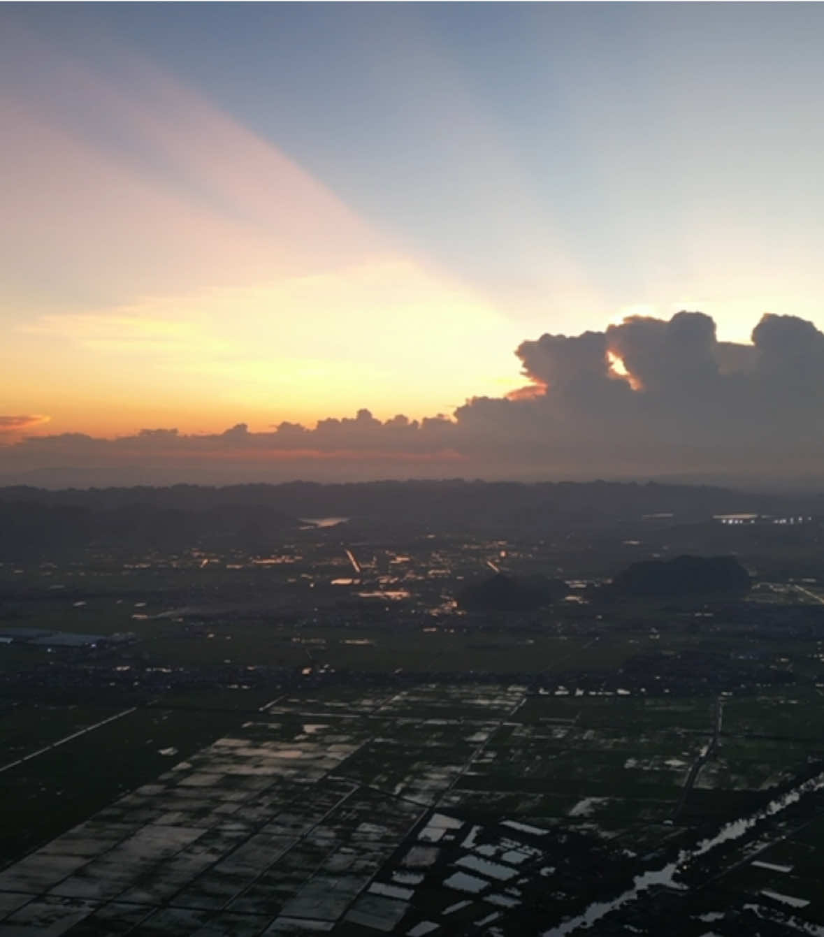 Hoàng hôn không hứa giữ ai, nhưng luôn quay lại mỗi ngày#l600promax#dji 