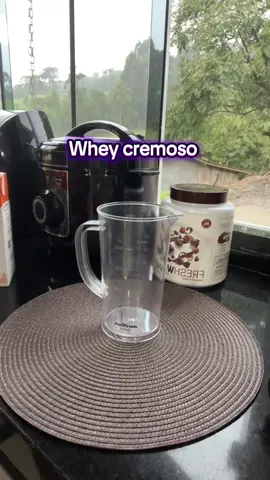 Whey cremoso no mixer. De todos os dias. #whey #wheyprotein #cuidesebem #LIVEIncentiveProgram #LIVECanBeEasy #PaidPartnership 