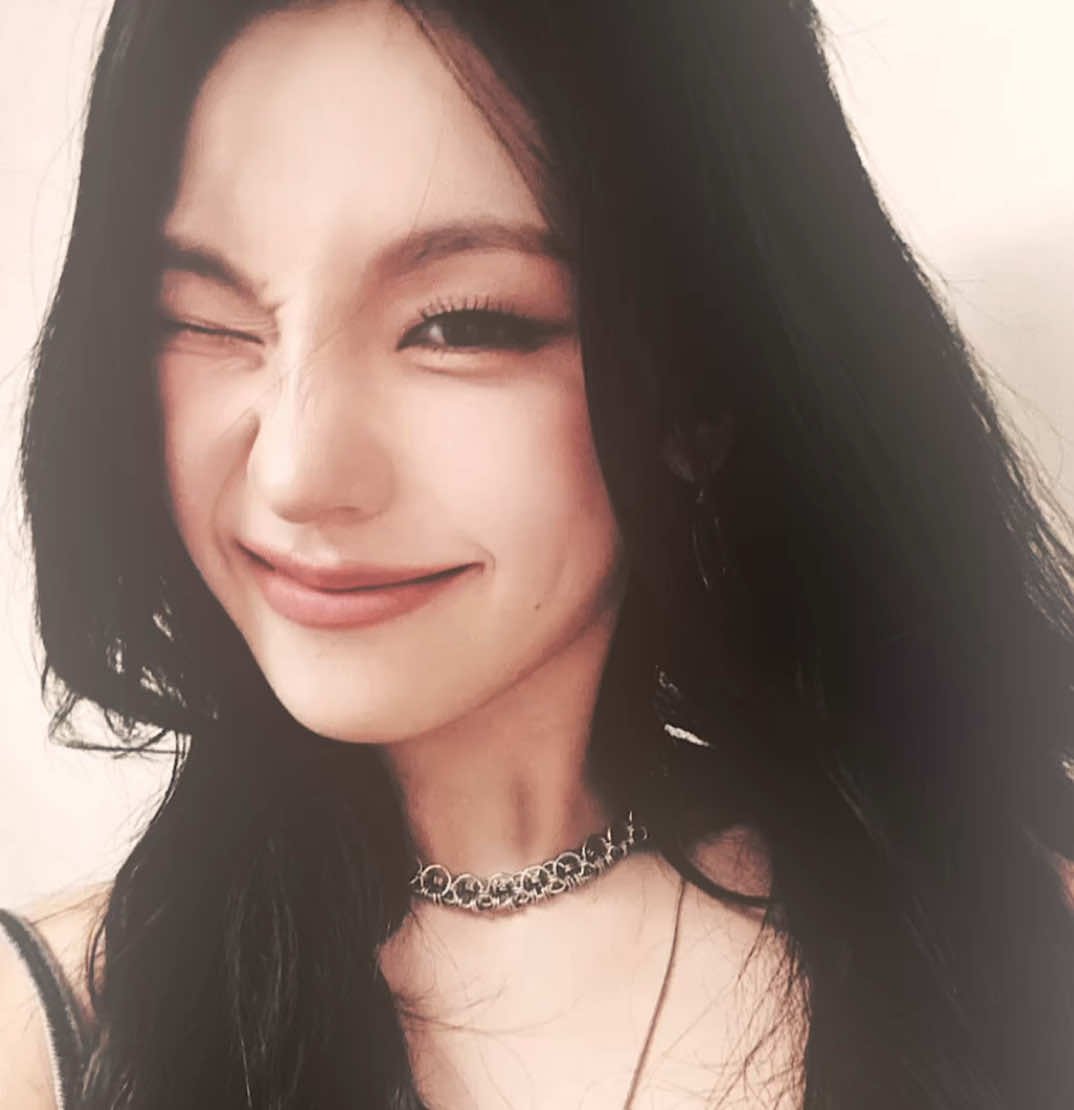 #YEJI || my colouring didn’t go well with the clips so i had to use another one 💕 || #itzyedit #hwangyejiedit #itzykpop #fyviral 