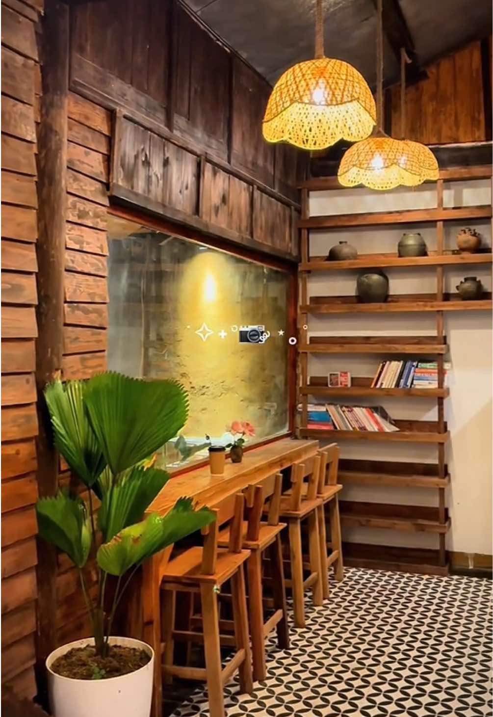 Xin chào bạn, tụi mình là 𝑀𝑒𝑟 🌱 Nép mình trong một góc nhỏ giữa lòng SaPa. Hôm nay chúng mình bắt đầu mở cửa, đón bạn bằng mùi trà thơm, ánh đèn dịu và một không gian thật nhẹ nhàng. Nếu bạn đang tìm một nơi để thả lỏng sau một ngày dài, Mer chờ bạn ghé qua. 🍵🌙 ————————————- 𝑇𝑖𝑒̣̂𝑚 𝑇𝑟𝑎̀ 𝑀𝑒𝑟 📮 nhắn 𝑀𝑒𝑟 : ibox trực tiếp ☎️ gọi 𝑀𝑒𝑟: 0942026160 📍 ghé 𝑀𝑒𝑟: 08/433 Điện Biên Phủ, Sa Pa ⸻ #𝑀𝑒𝑟 #TiemTra𝑀𝑒𝑟 #ChuyenTraVa𝑀𝑒𝑟 #𝑀𝑒𝑟SaPa