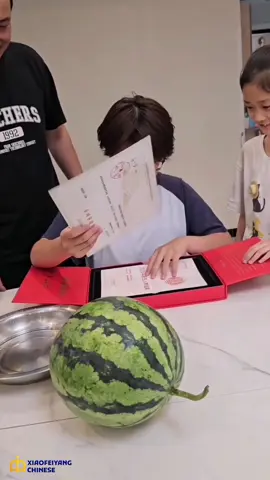 Cảm động cậu bé nhà không có 🔪 phải dùng giấy báo nhập học để bổ dưa hấu 🥹 #fyp #xuhuong #tiếngtrung #汉语 #录取通知书 #hsk 