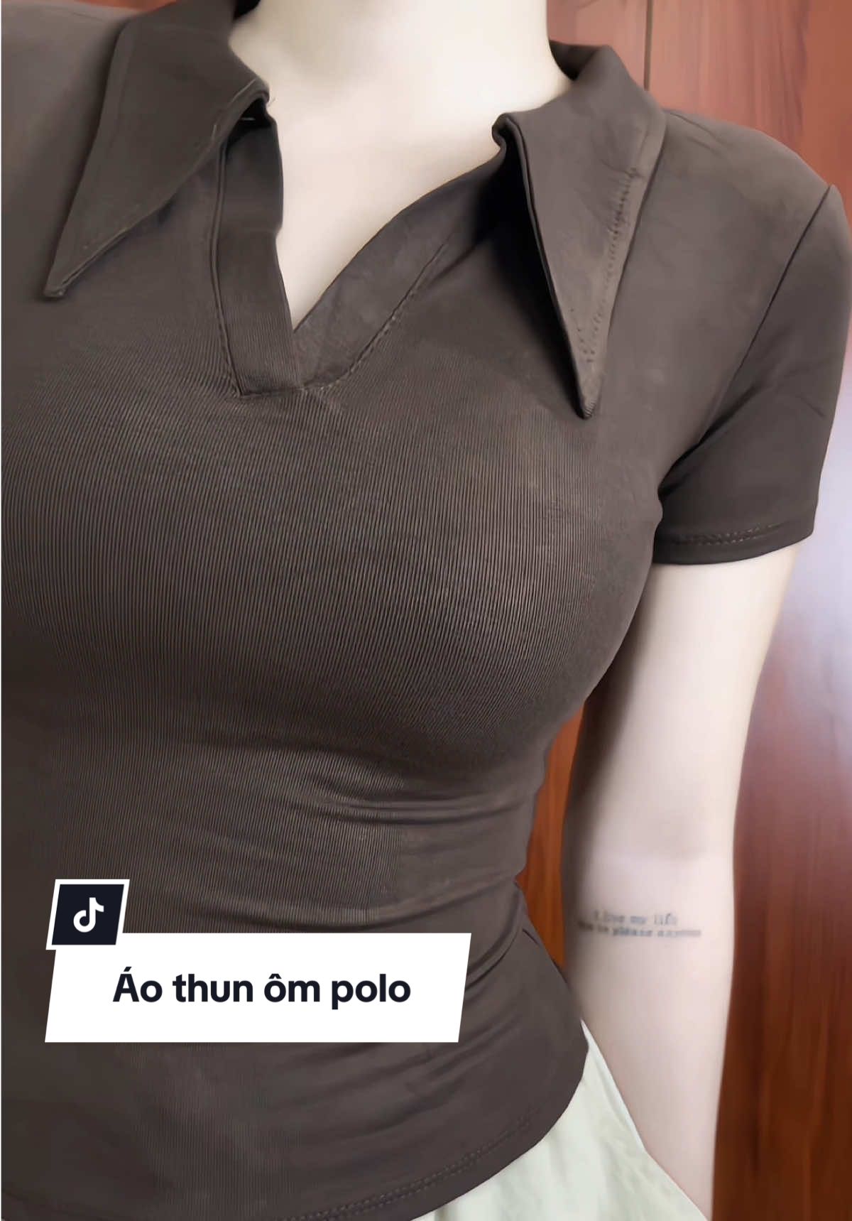 Vừa lịch sự vừa sang #xuhuongtiktok #thoitrangnu #aothun #aoombody #tiktokshop #reviewquanao #outfit 