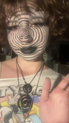 i feel like i’m from uzumaki #spiral #junjiito #makeup #foryouu 