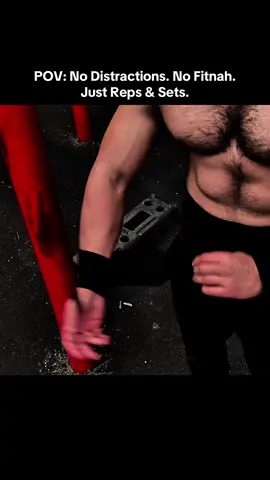 Bismillah!! Avoid anything that will distract u in training and in the Deen 💯☝🏽 Built by reps & sets Alhamdullilah  Dm me to buy my workout plans or if u want to start 1-1 online coaching with me!! Invest in ur health!! #calisthenics #fyp #Fitness #gym #motivation #strength 