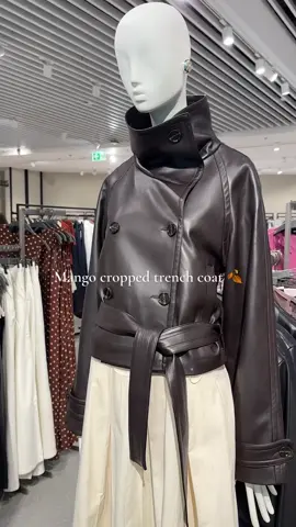I’m wearing size M here, but I’d go for XXS. #trenchcoat #trench #mangotrenchcoat #newin 