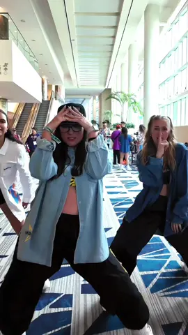 Finally I found time to record this choreo. It was quick, wild, and full of energy. Biggest shoutout to my people💥 These moments mean the world. THANK YOU 😭 @Jari | Zumba ✨ @Meli  🧠 @damla.amanat ZUMBA REGGAETON ZUMBACHOREO ORLANDO   #reggaeton #zumba #zincon #crewlove @Zumba Fitness 