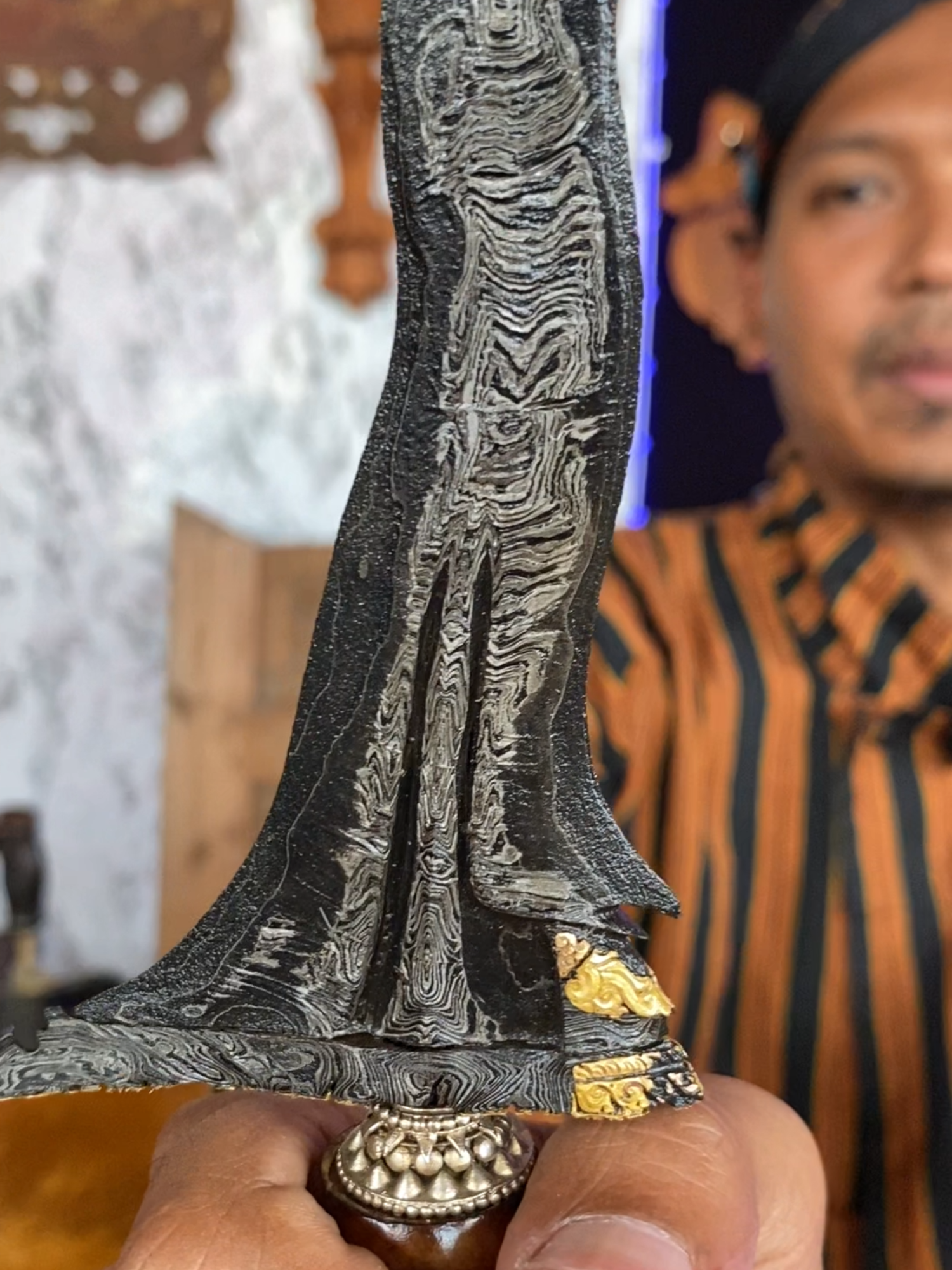 Keris dhapur Sengkelatpamor Ombak segoro, Koleksi Warung Antik... #warungantik #keris #kerispusaka #pusakaindonesia #budaya #budayajawa #kerispusakaindonesia #kerisnusantara #kerismataram #kerisantik #keristuban #kerisraksasa #budayaindonesia #ethnic #pusaka #pusakanusantara #history #etnik #kuno #antik #majapahit #sriwijaya #medang #kerajaanmedang #medangkamulan #bethok #kadga