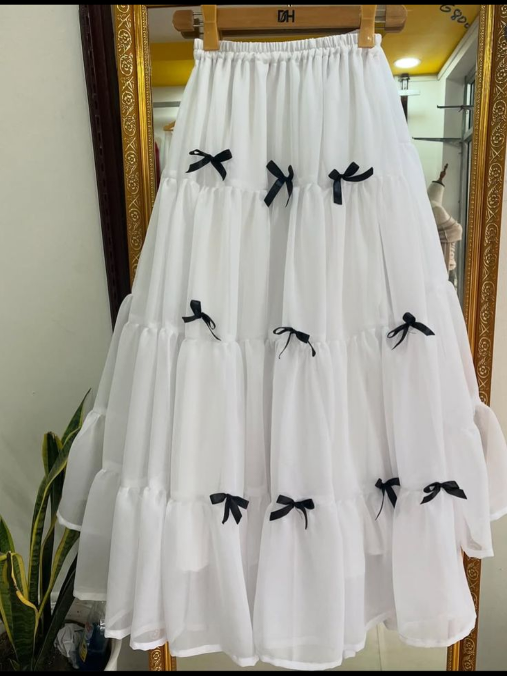 Corean style long fairy skirts to elevate your look. also can be customised. free customisation available. fabric pure chiffon.  delivering all over Pakistan. Dm us for order  or more info  0333...6017718 #fyp #fypage #foruyou #fyyyyyyyyyyyyyyyy #viral #viralvideo #trend #trending #trendingtiktok #fypシ゚viral #fancy #fashion #riwaayat8 #pktiktokofficial #pakistan 