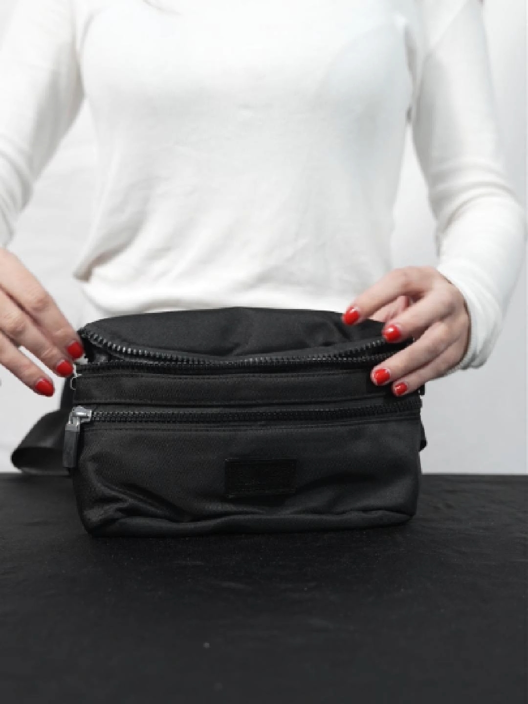 ✨ Praticidade que combina com qualquer look! Essa pochete multiuso é perfeita pra quem gosta de ter tudo à mão com estilo. Use na cintura, no ombro ou na transversal e arrase em qualquer ocasião! 🔥 🛒 Garanta já a sua e descubra a liberdade de se movimentar sem perder o charme! #pochete #ModaComEstilo #BolsaVersátil #LookDoDia #TikTokBrasil #bolsayeppo