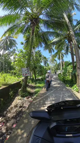 Jembatan gantung LEGON PARI #SAWARNA #legonparibeach #fyp #motovlog #insta360x4 #xmax300thailand #xmax #indonesia 