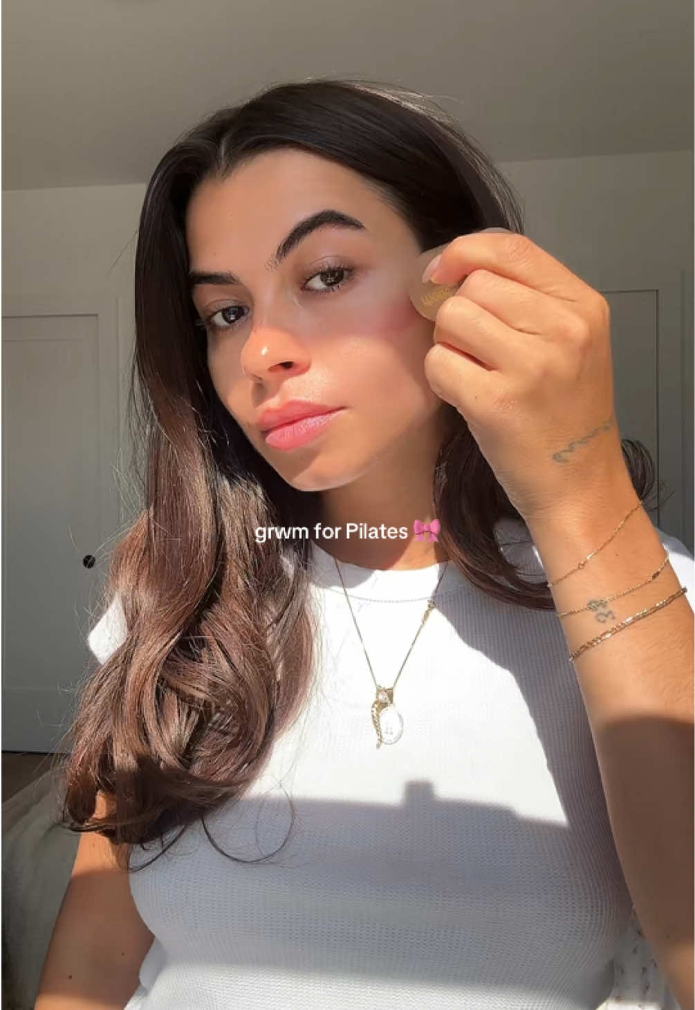 perfect sun kissed no makeup-makeup 🍊 @rhode skin #pilates #makeup #grwm #rhode #fyp 