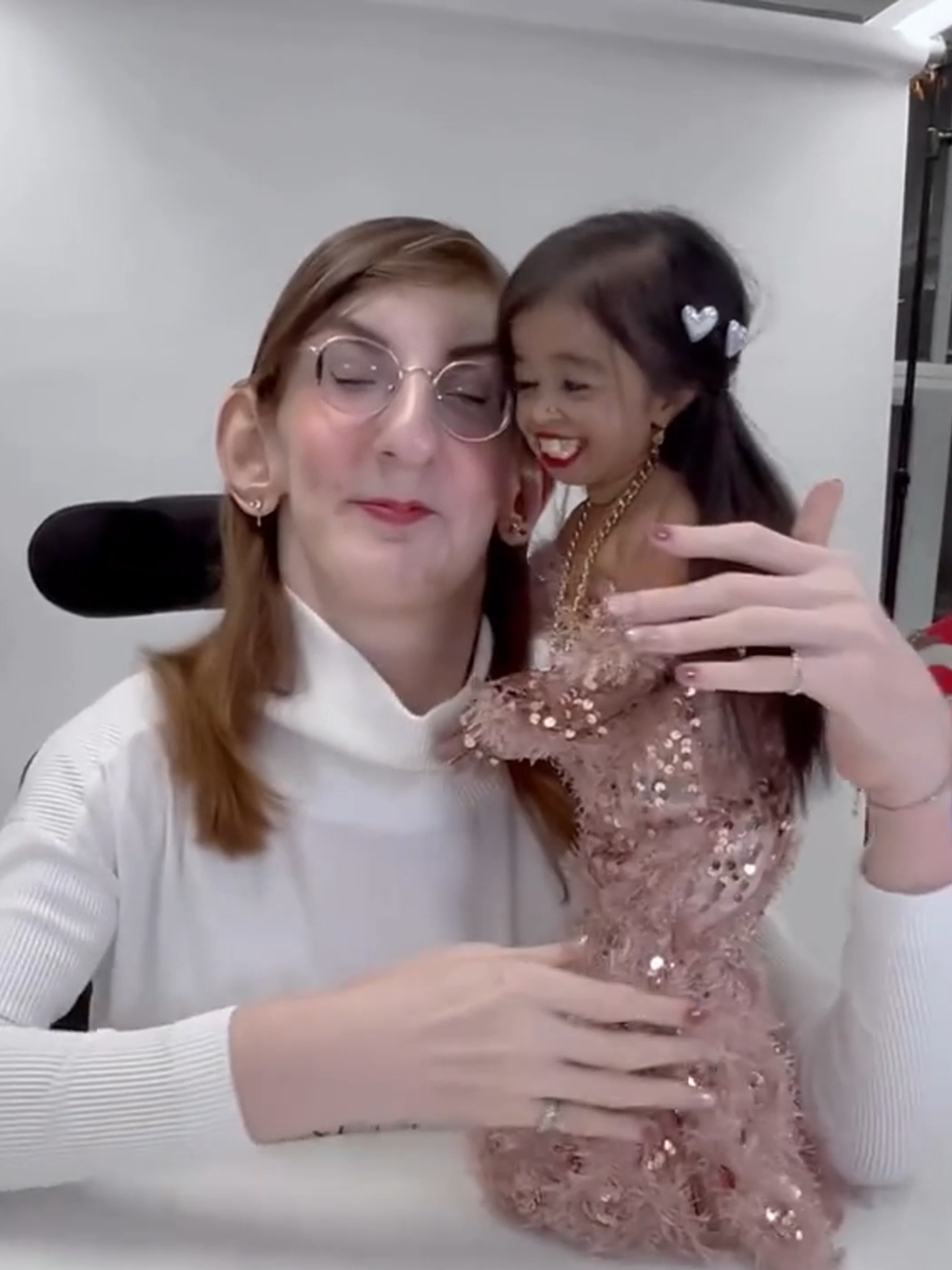 Essa é a menor mulher do mundo! #curiosidades #baixinha #jyoti #mulher