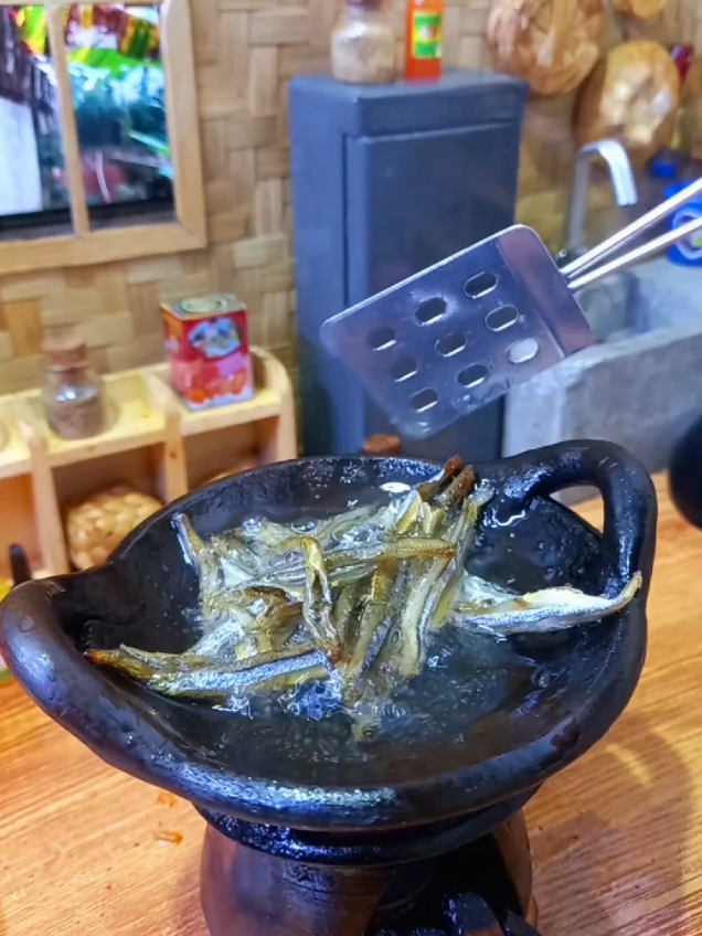 Goreng Ikan Teri di Dapur Mini Tradisional #dapurmini #minicooking #tinykitchen
