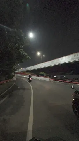 Flyover pasopati dari arah Cihampelas suasana malam hari...  #bandungmalamhari #bandungsianghari #bandung #laguviraltiktok #kotabandung #reelstiktok #fyp #bandungpisan 