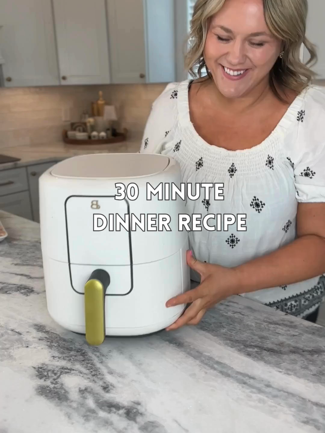 Dinner in under 30 minutes? Yes, please!   These Air Fryer Chicken Fajitas are simple to make and a winner with everyone in my family.  #EasyRecipe #foodtiktok #airfryer #airfryertiktok#easyairfryerrecipes#easydinnerideas#easydinnerrecipes#easydinner#30minutemeals