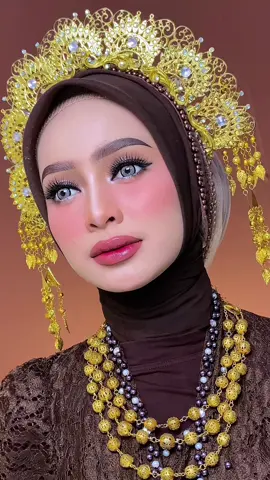 Upgrade beberapa teknik makeup 💕 Muse @muse_ghinakamilah 🥰 Info PL makeup/ booking makeup/ private makeup  Chat wa di bio / ig :yonnaaa💕 📍studio makeup ( jalan pahlawan kerja marpoyan ) #makeupwedding #makeuppku #makeupakad #makeupwisuda #muapku #makeupwisuda #muariau #makeuppekanbaru #privatemakeup #makeupakadnikah